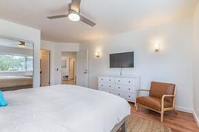 Emmalani 423 1 Bedroom Condo by RedAwning