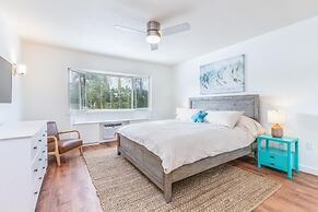 Emmalani 423 1 Bedroom Condo by RedAwning