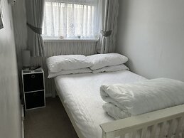 1st Floor Hillview 2 Bedroomed Central Location