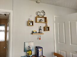 1st Floor Hillview 2 Bedroomed Central Location