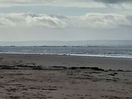 1st Floor Hillview 2 Bedroomed Central Location