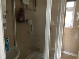 1st Floor Hillview 2 Bedroomed Central Location