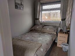 1st Floor Hillview 2 Bedroomed Central Location