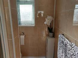 1st Floor Hillview 2 Bedroomed Central Location