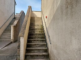 1st Floor Hillview 2 Bedroomed Central Location