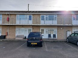 1st Floor Hillview 2 Bedroomed Central Location