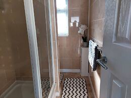 1st Floor Hillview 2 Bedroomed Central Location