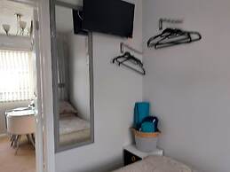 1st Floor Hillview 2 Bedroomed Central Location