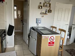 1st Floor Hillview 2 Bedroomed Central Location