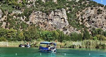 Stylish Ground Floor 3-bed Apartment in Dalyan