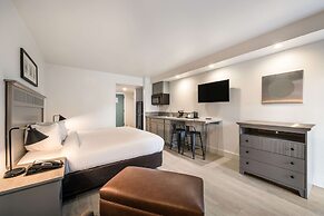 Suburban Studios Williamsburg Central