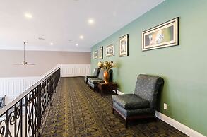 Suburban Studios Williamsburg Central