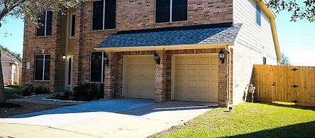 4Bdrm 3.5Bath 11Beds - Great House