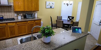 4Bdrm 3.5Bath 11Beds - Great House