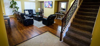 4Bdrm 3.5Bath 11Beds - Great House