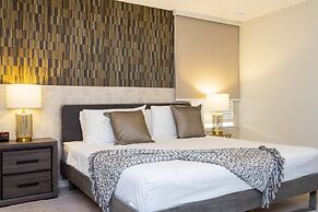 Beautiful 6 Bedroom Home w/ Private Pool and Spa at Windsor Island