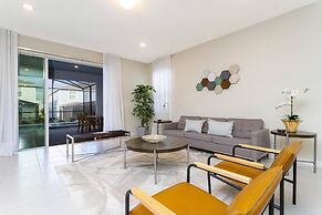 Beautiful 6 Bedroom Home w/ Private Pool and Spa at Windsor Island