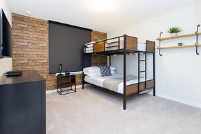 Beautiful 6 Bedroom Home w/ Private Pool and Spa at Windsor Island