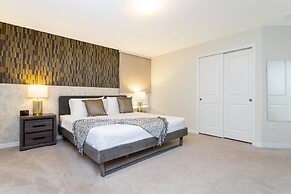 Beautiful 6 Bedroom Home w/ Private Pool and Spa at Windsor Island