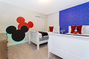 Beautiful 6 Bedroom Home w/ Private Pool and Spa at Windsor Island