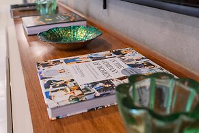 Beautiful 6 Bedroom Home w/ Private Pool and Spa at Windsor Island