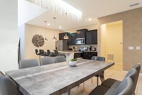 Beautiful 6 Bedroom Home w/ Private Pool and Spa at Windsor Island