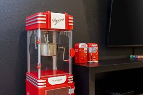 Beautiful 6 Bedroom Home w/ Private Pool and Spa at Windsor Island