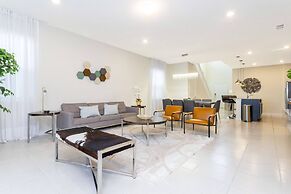 Beautiful 6 Bedroom Home w/ Private Pool and Spa at Windsor Island