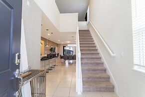 Beautiful 6 Bedroom Home w/ Private Pool and Spa at Windsor Island