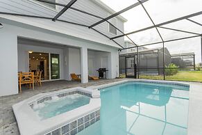 Beautiful 6 Bedroom Home w/ Private Pool and Spa at Windsor Island
