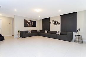 Beautiful 6 Bedroom Home w/ Private Pool and Spa at Windsor Island