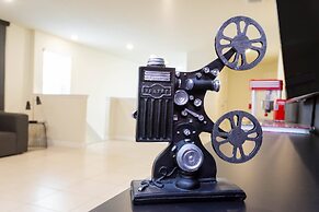 Beautiful 6 Bedroom Home w/ Private Pool and Spa at Windsor Island