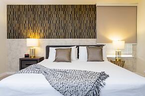 Beautiful 6 Bedroom Home w/ Private Pool and Spa at Windsor Island