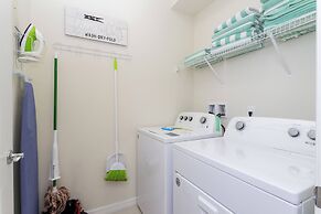 Beautiful 6 Bedroom Home w/ Private Pool and Spa at Windsor Island