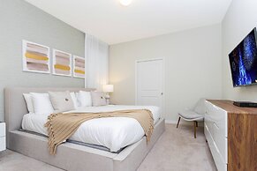 Beautiful 6 Bedroom Home w/ Private Pool and Spa at Windsor Island