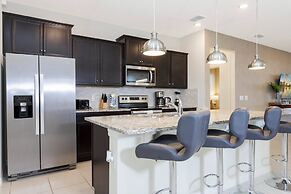 Beautiful 6 Bedroom Home w/ Private Pool and Spa at Windsor Island