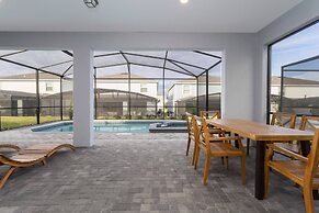 Beautiful 6 Bedroom Home w/ Private Pool and Spa at Windsor Island