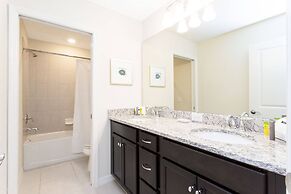 Beautiful 6 Bedroom Home w/ Private Pool and Spa at Windsor Island