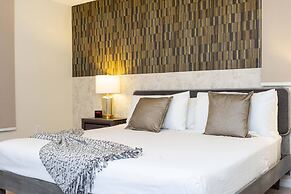 Beautiful 6 Bedroom Home w/ Private Pool and Spa at Windsor Island