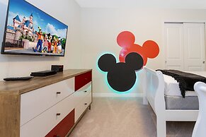 Beautiful 6 Bedroom Home w/ Private Pool and Spa at Windsor Island