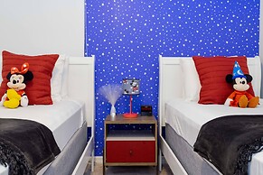 Beautiful 6 Bedroom Home w/ Private Pool and Spa at Windsor Island