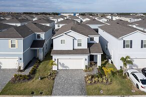 Beautiful 6 Bedroom Home w/ Private Pool and Spa at Windsor Island