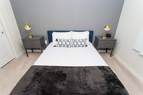 Beautiful 6 Bedroom Home w/ Private Pool and Spa at Windsor Island