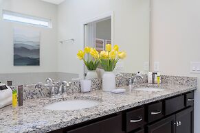 Beautiful 6 Bedroom Home w/ Private Pool and Spa at Windsor Island