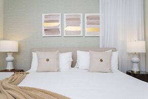 Beautiful 6 Bedroom Home w/ Private Pool and Spa at Windsor Island