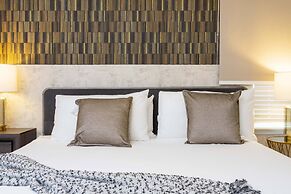 Beautiful 6 Bedroom Home w/ Private Pool and Spa at Windsor Island