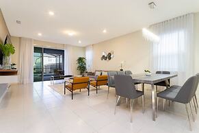 Beautiful 6 Bedroom Home w/ Private Pool and Spa at Windsor Island