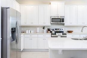 Gorgeous 8 Bedroom Single Home With Private Pool -ec7724