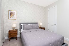 Gorgeous 8 Bedroom Single Home With Private Pool -ec7724