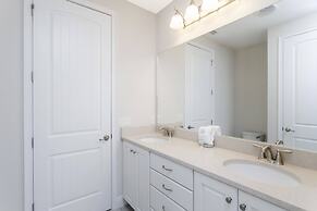 Gorgeous 8 Bedroom Single Home With Private Pool -ec7724